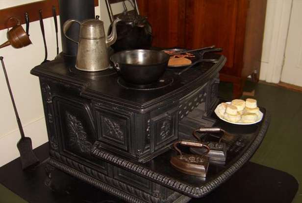 The actual stove that the Lincoln's used