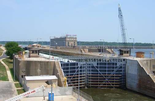 Lowering the barge