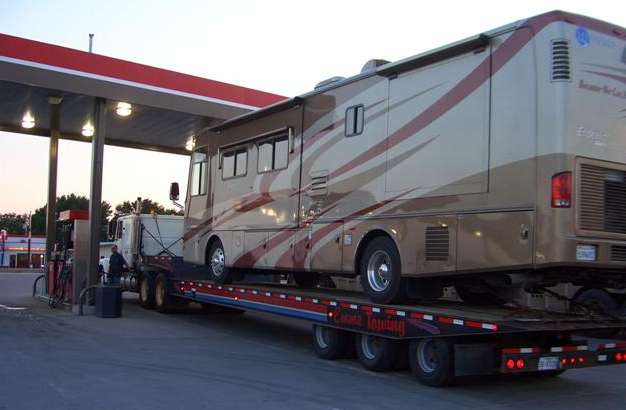 Not your every day sight at the truck stop. Wonder if Because-We-Can was embarassed, lol